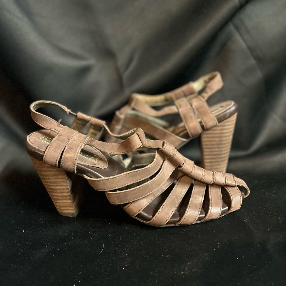 Brown Banana Republic heals